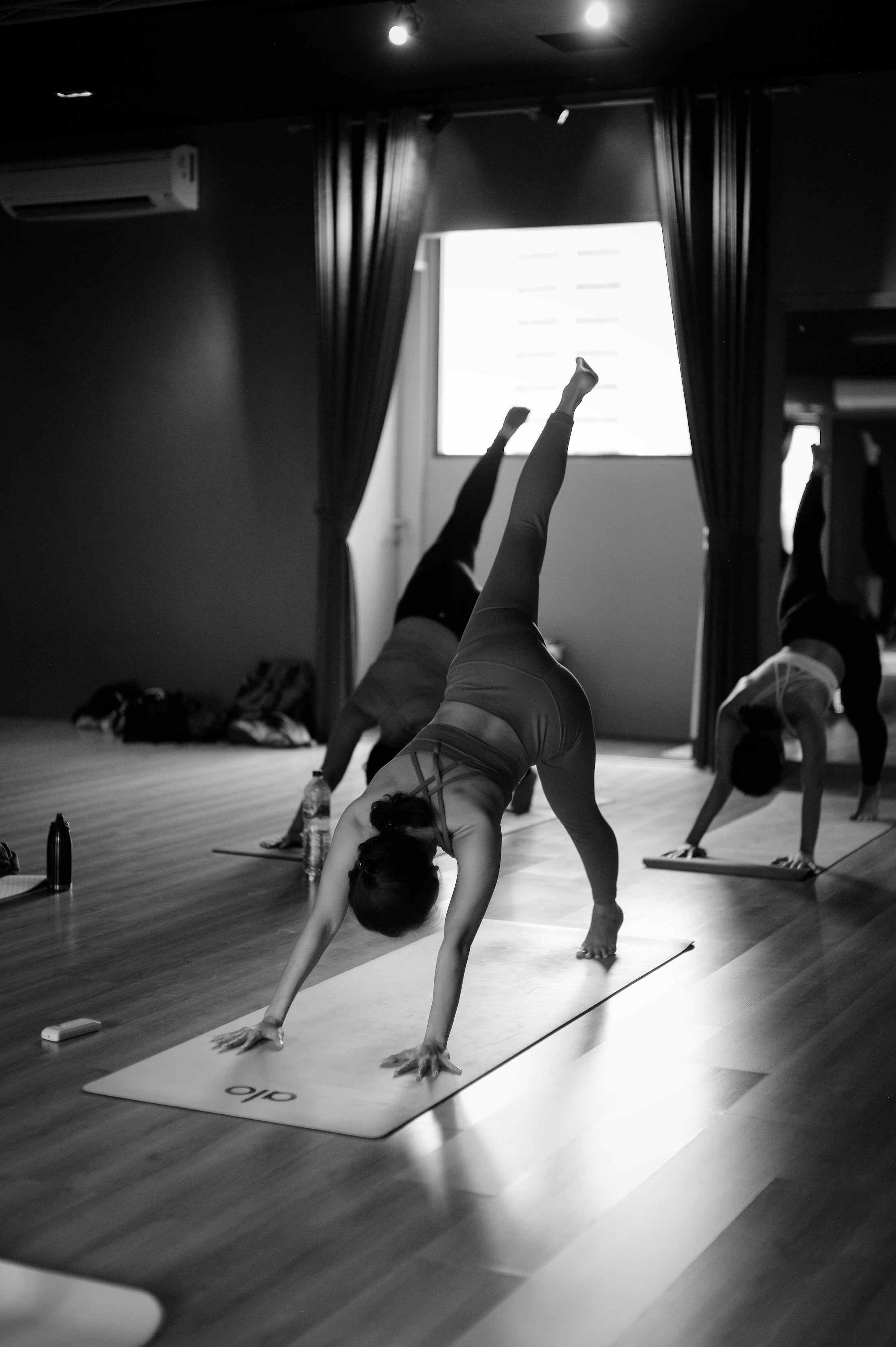 A focused mat Pilates class